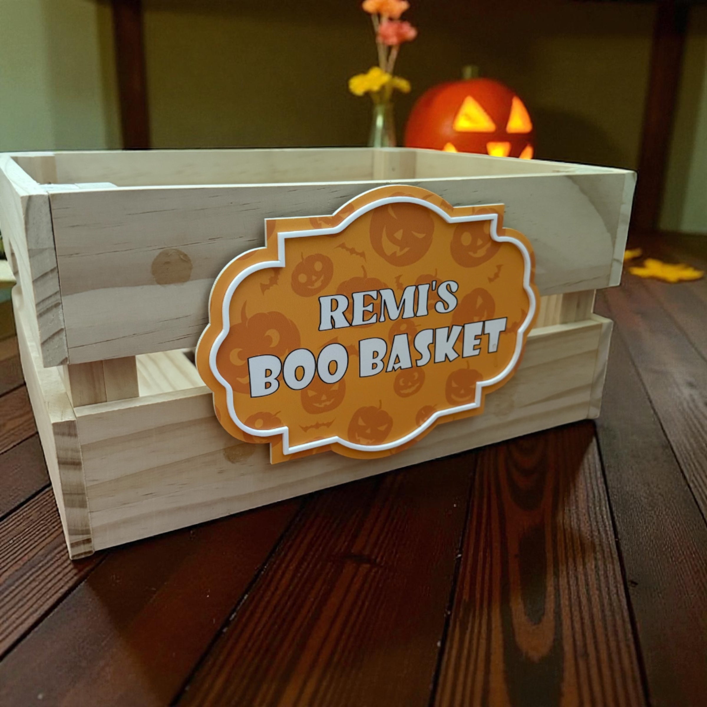 Interchangable crate with seasonal plaques