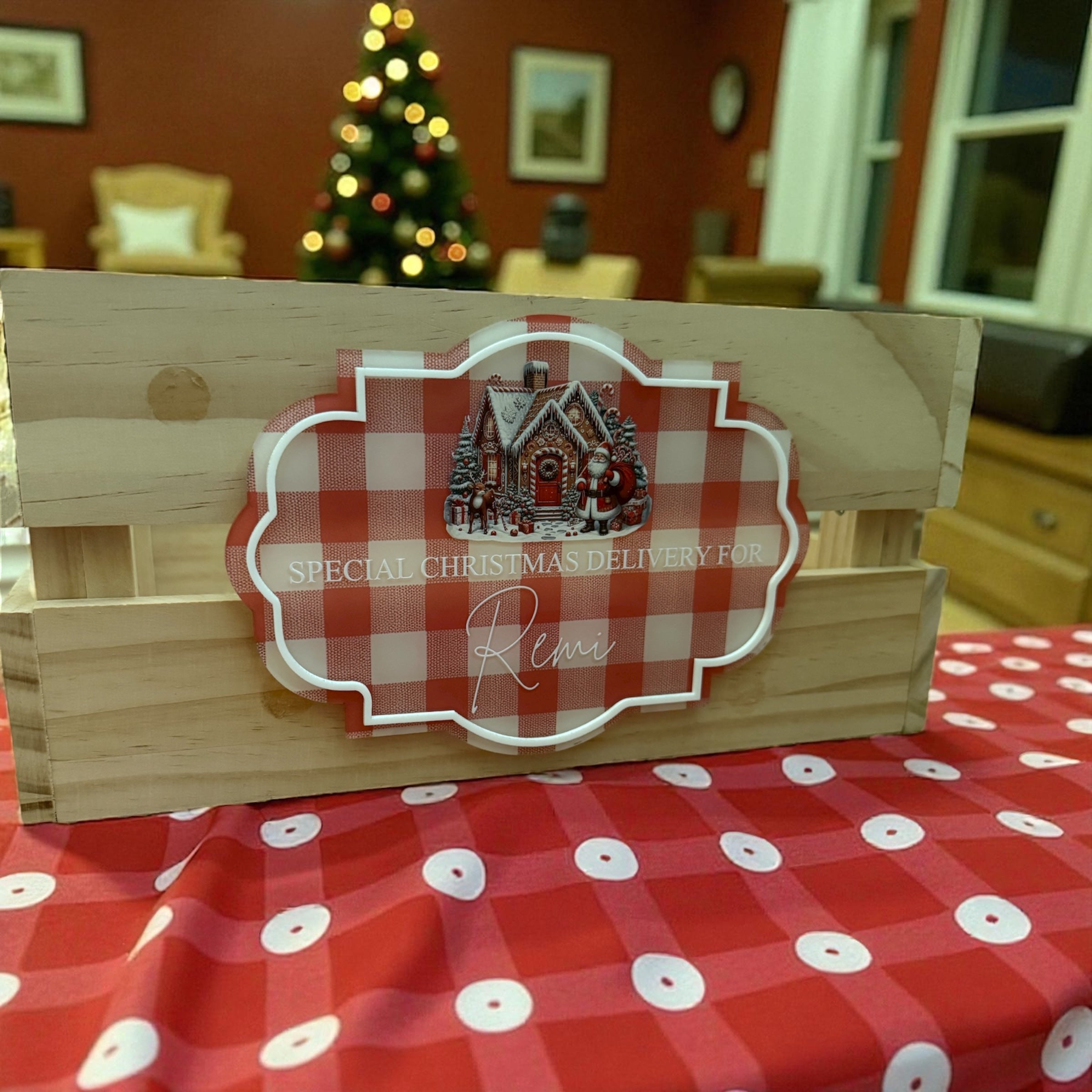 Interchangable crate with seasonal plaques