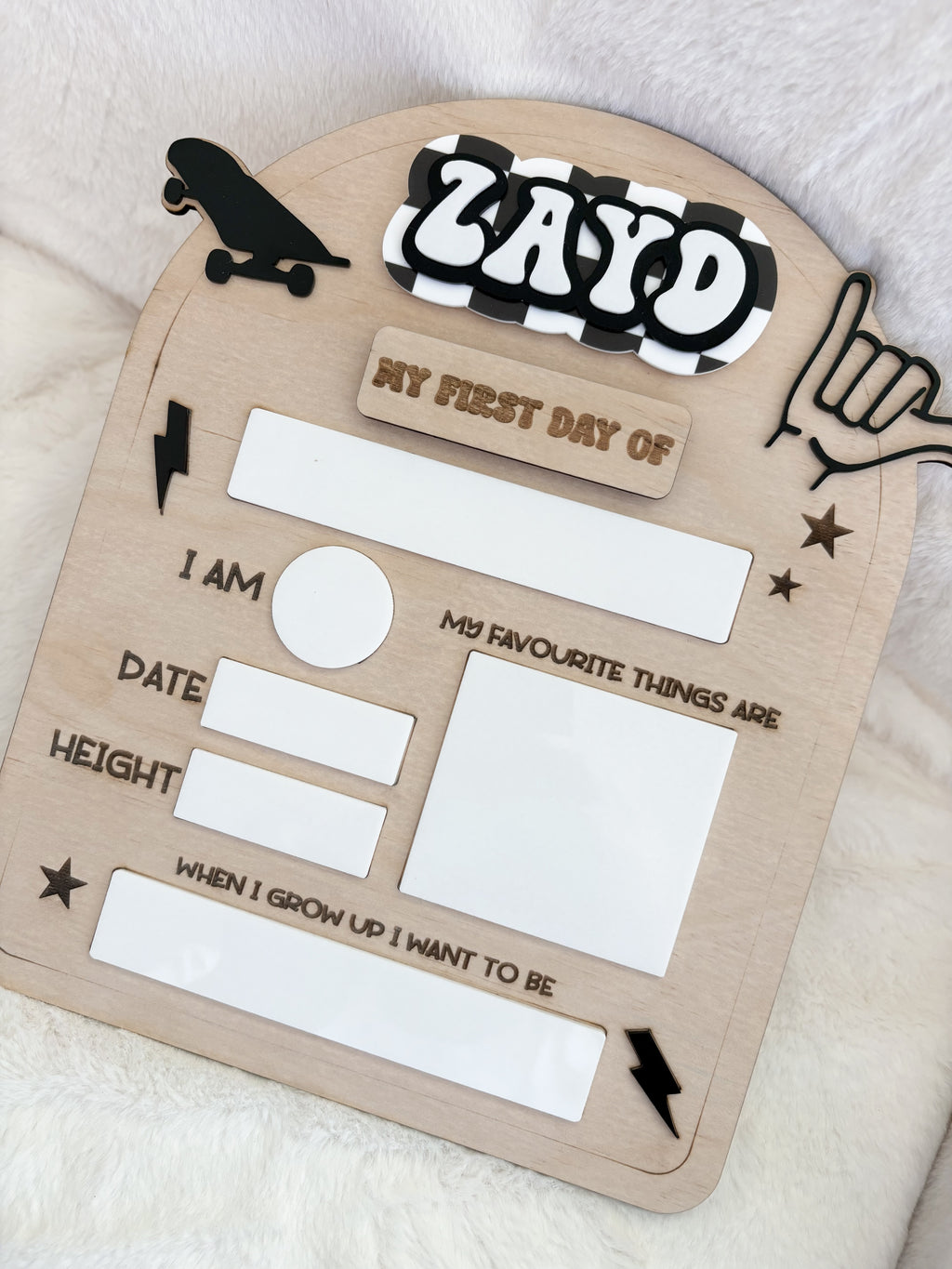Interchangeable first day/last day board - cool kid design