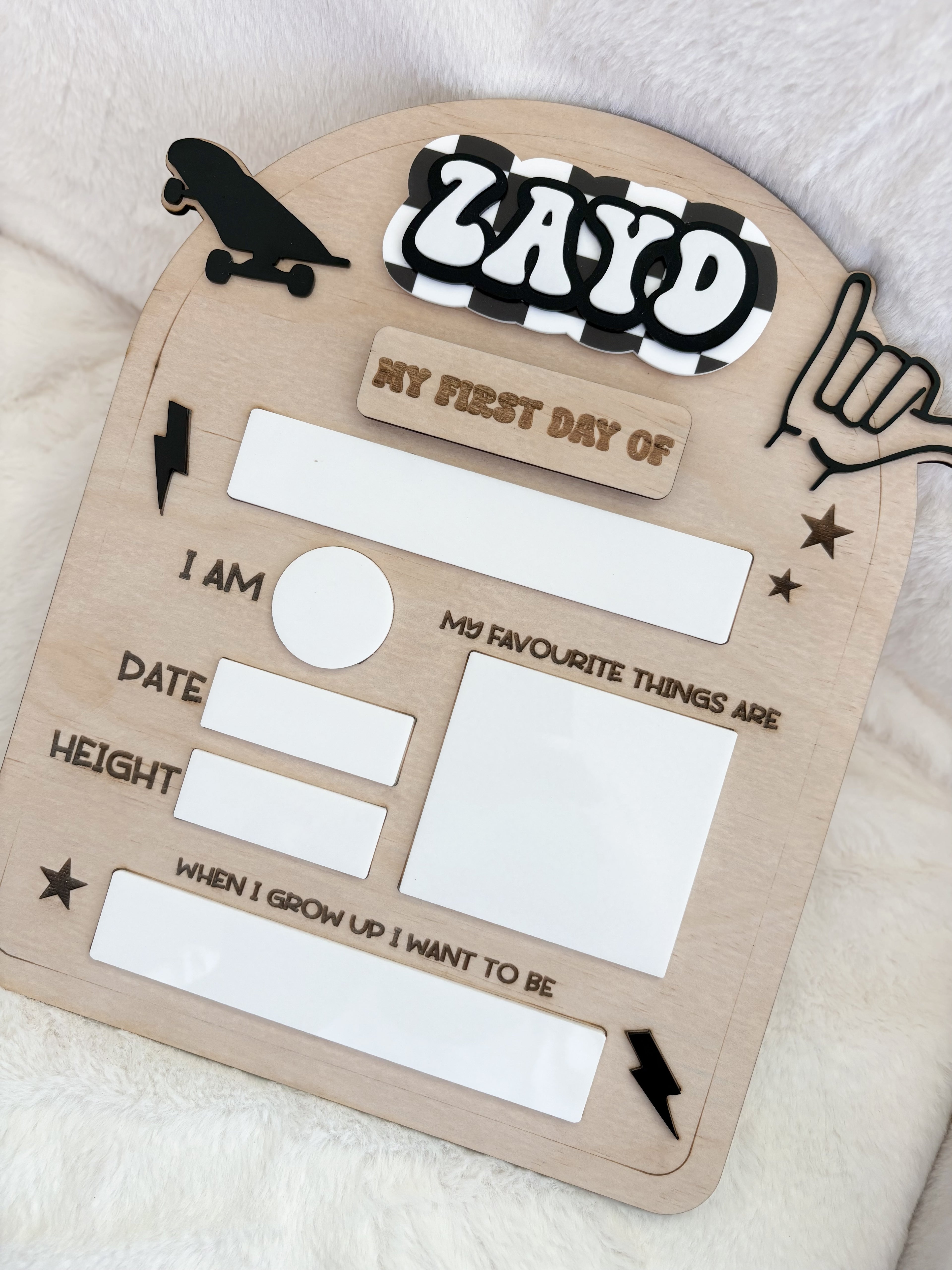 Interchangeable first day/last day board - cool kid design