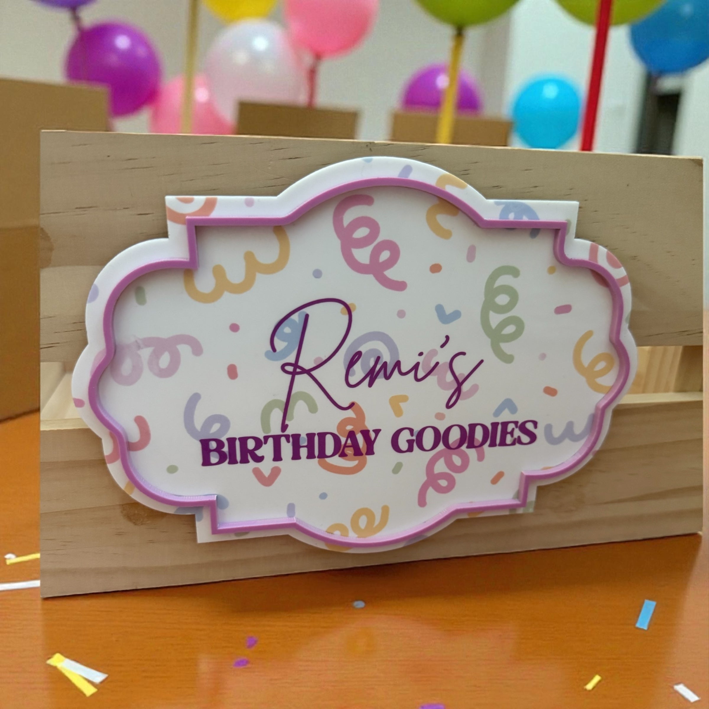 Interchangable crate with seasonal plaques